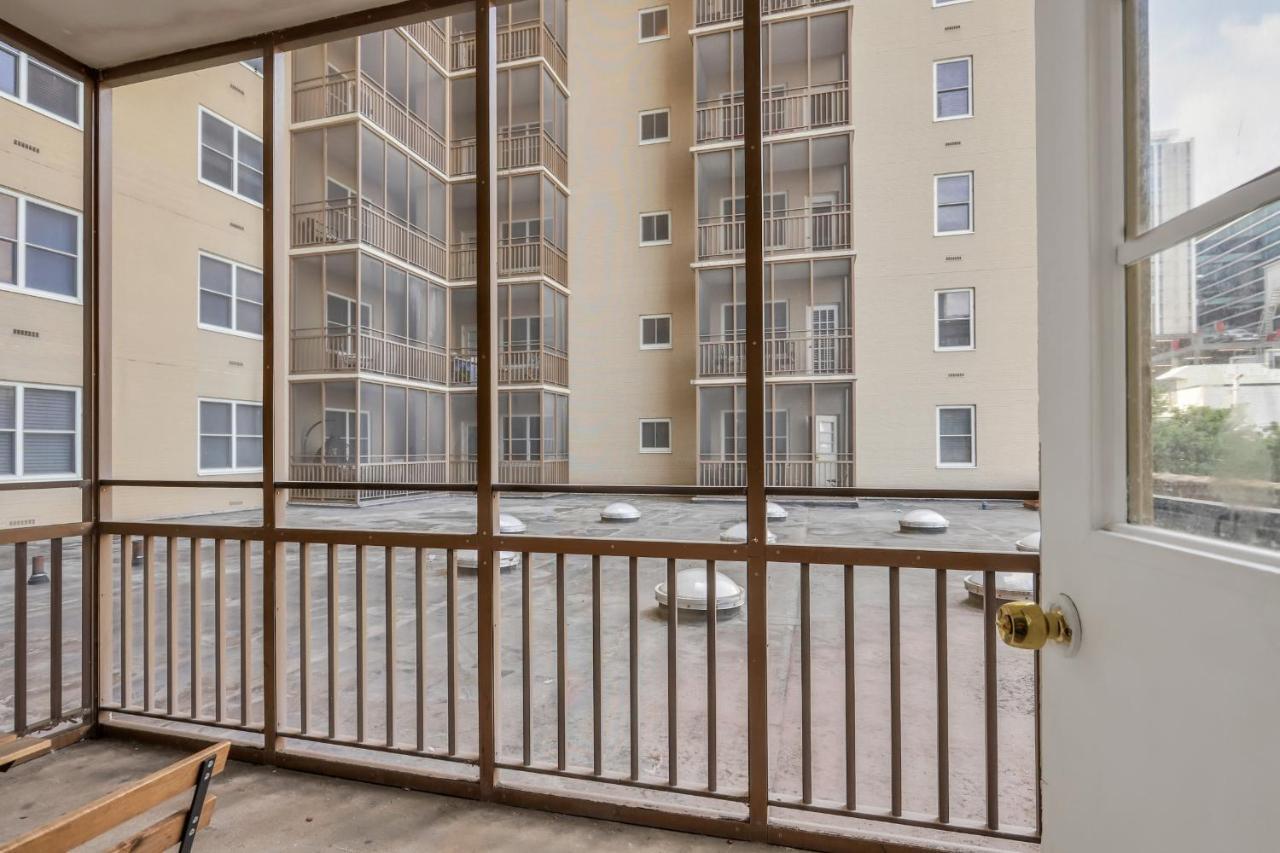 1 Bedroom Downtown Amazing Location*self Check-in** Apartment
