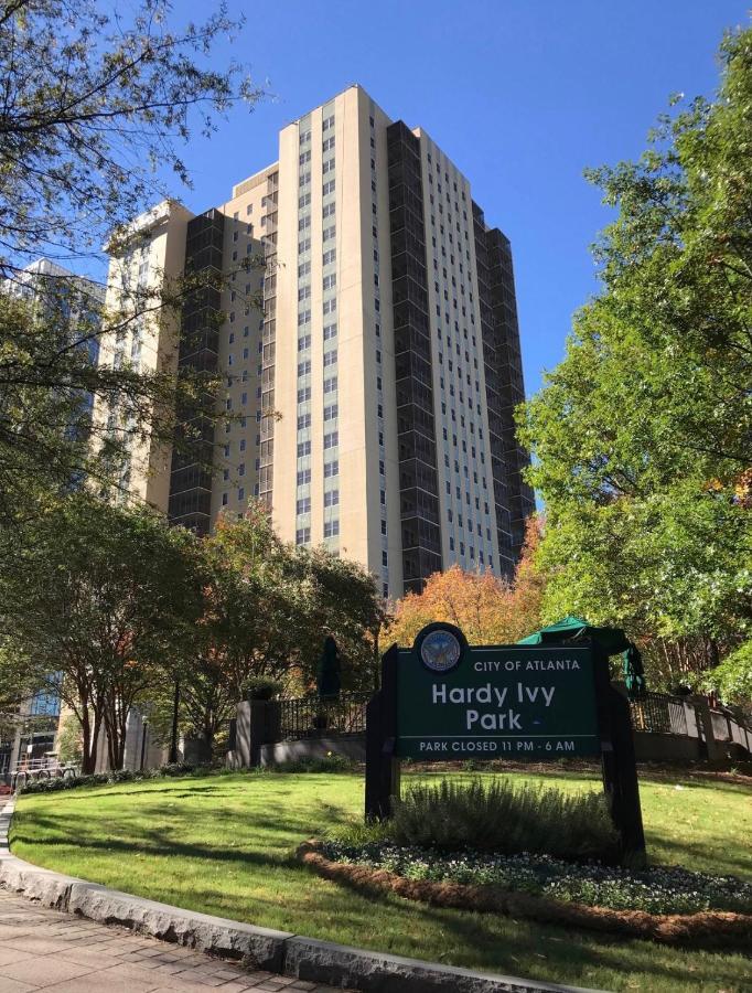 1 Bedroom Downtown Amazing Location*self Check-in** *